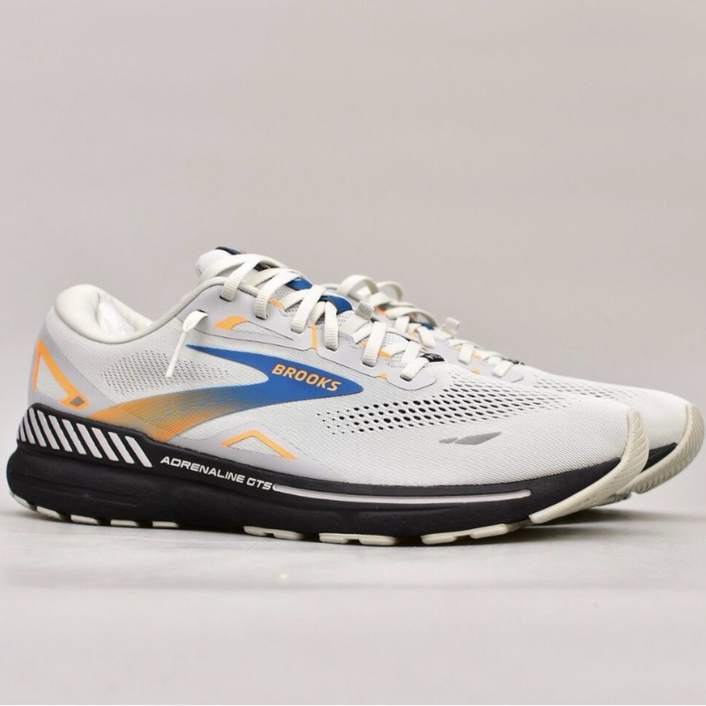 Brooks 15M Adrenal GTS 23 GTX Gently Used